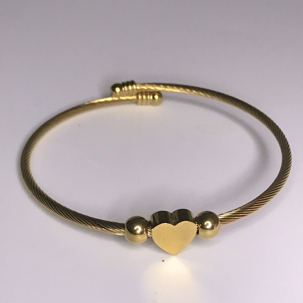 Gold Stainless Steel Heart Bracelet Flexible size 7 to 8